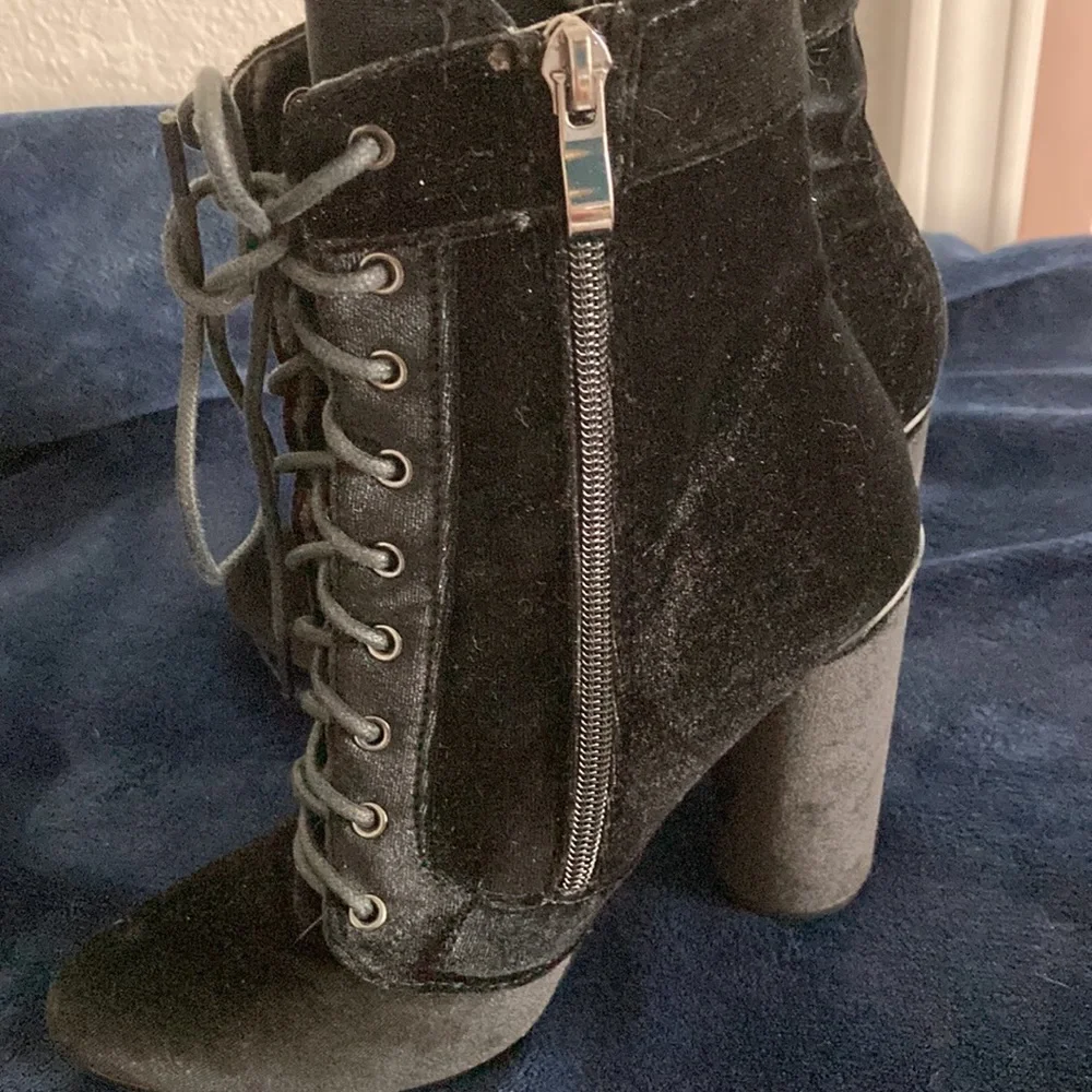 Catherine Malandrino velvet booties - Picture 6 of 7